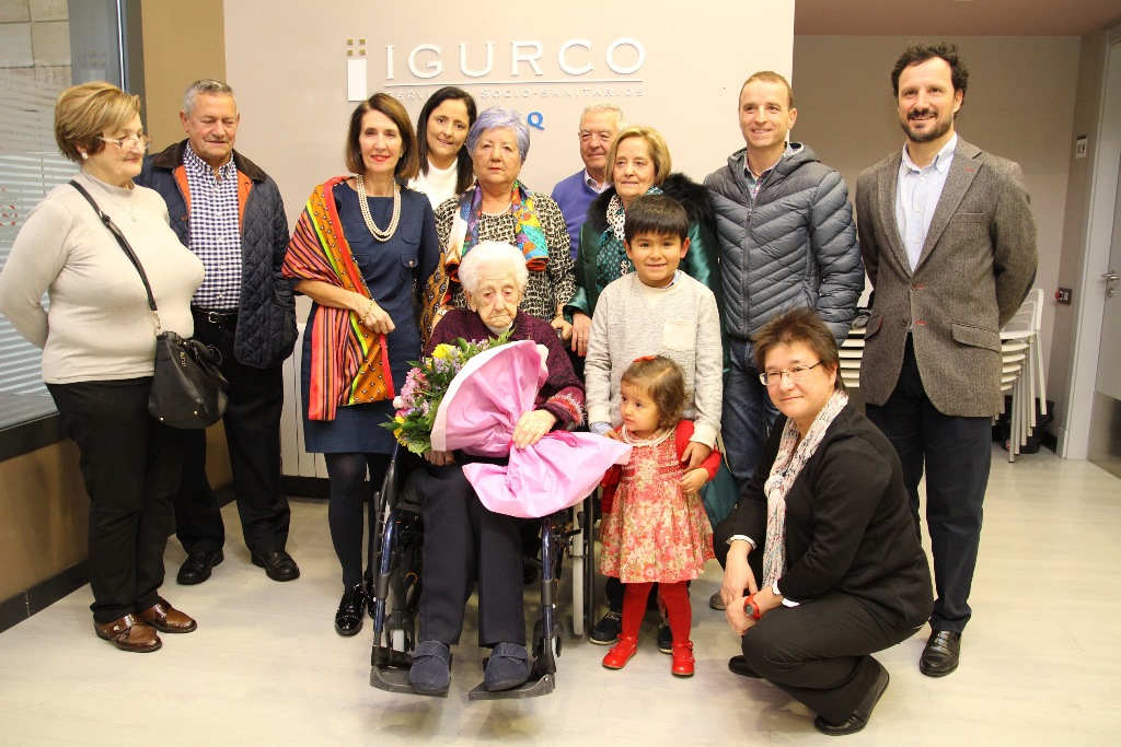  Homenaje en la residencia Igurco Bilbozar a la bilbaína Pilar González por su 105 cumpleaños
